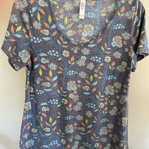 LuLaRoe‎ Floral Gray Top
